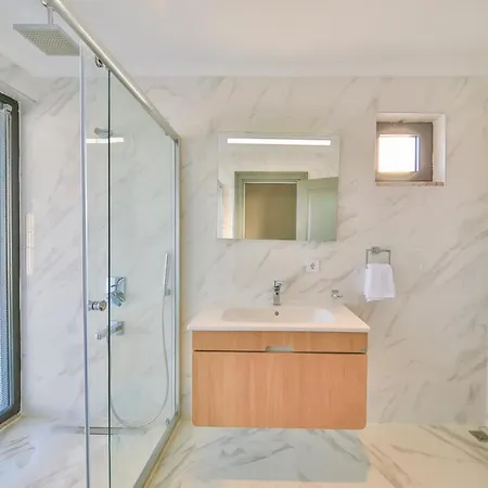 Sleeps 6 Pool Air Con Wifi T686461 Калкан